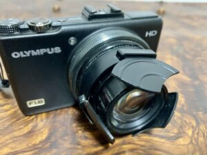 Olympus XZ-1 front with lens cap