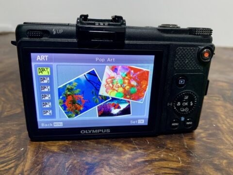 Olympus XZ-1 back showing screen
